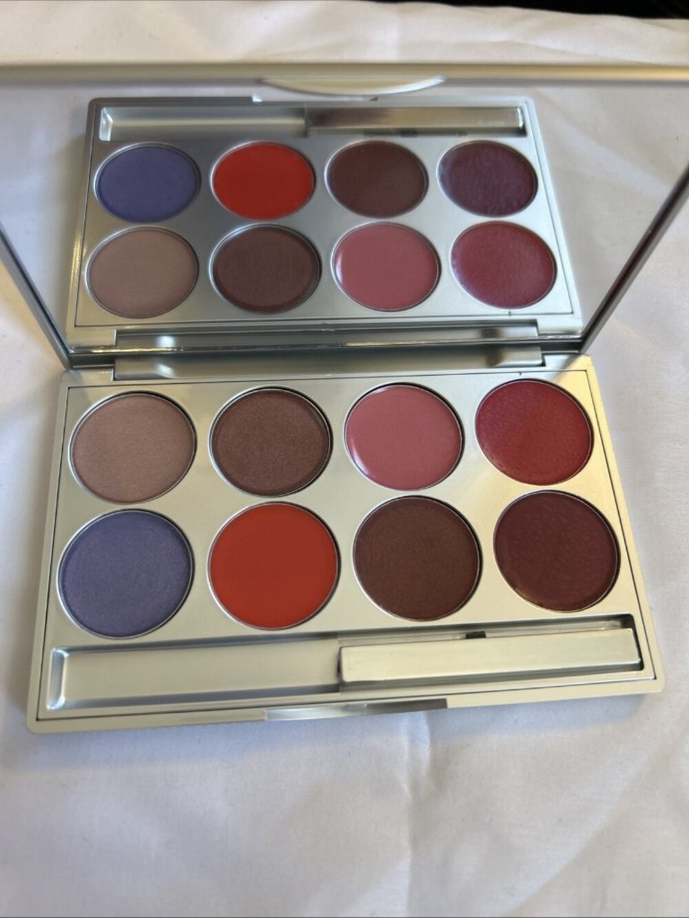 Models prefer eight lip shines of dazzling dimensions palette rose quartz ruby
